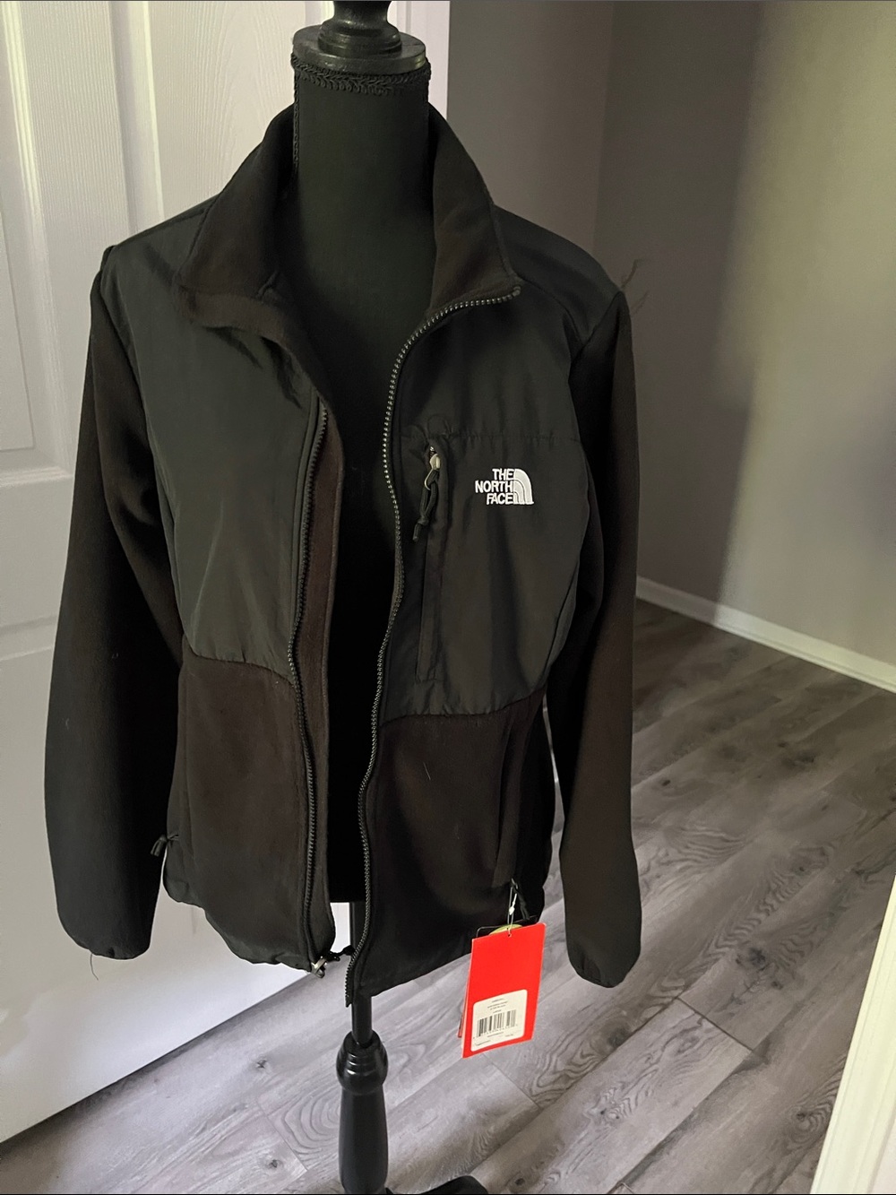 The North Face women’s Black Lightweight Hybrid Jacket
